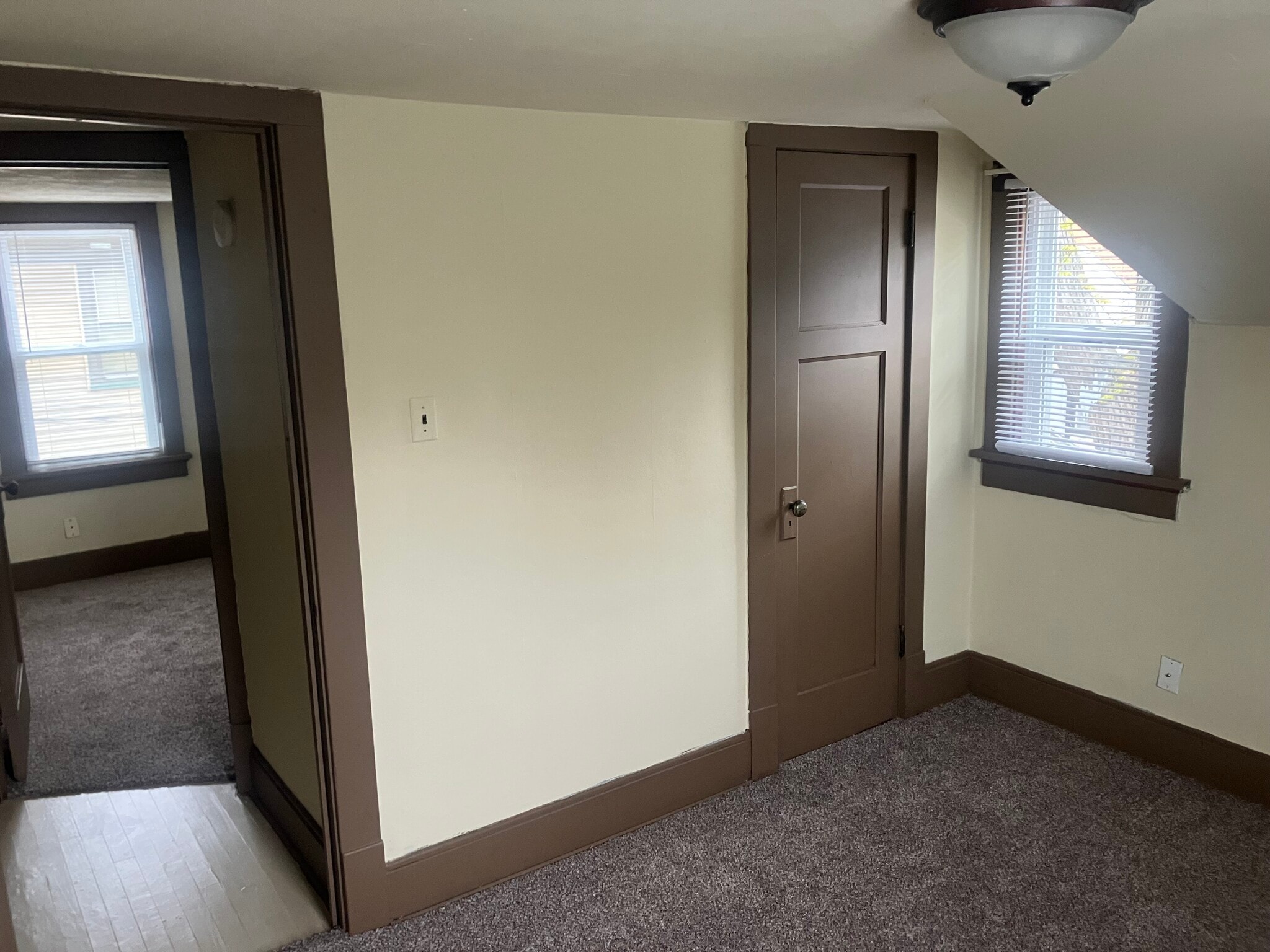 Building Photo - 1303 N Hawley Rd