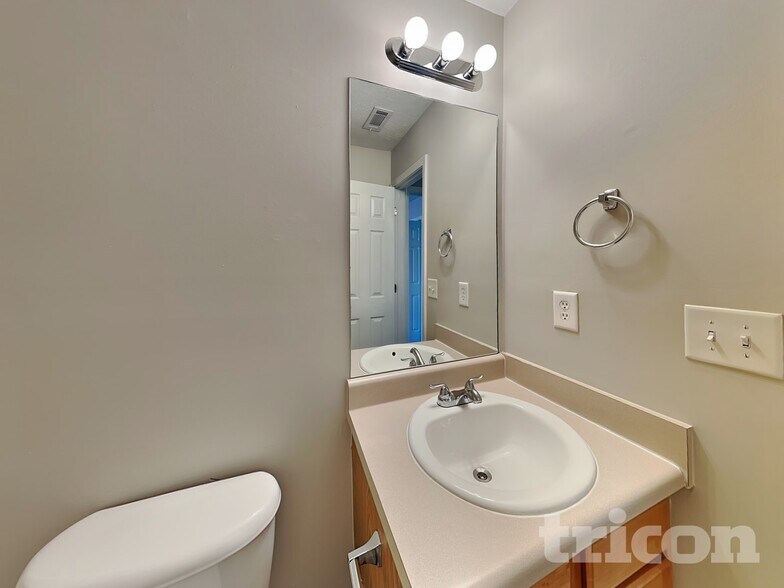 Building Photo - 1404 Deer Creek Ct