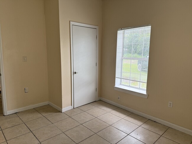 Building Photo - 604 US-221