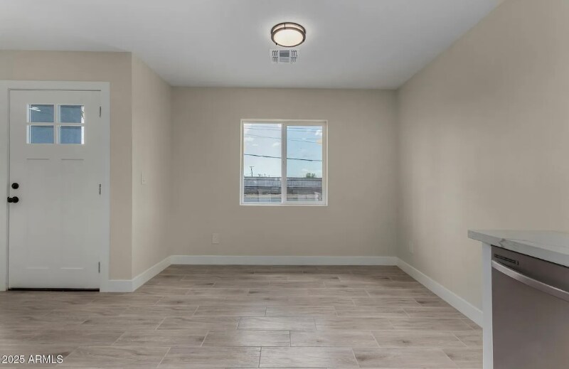 Building Photo - 1009 S 17th Ave