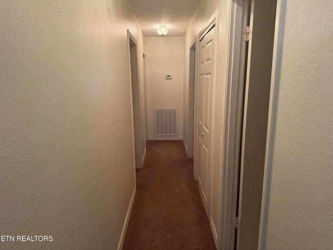 Building Photo - 520 Hopewell Rd