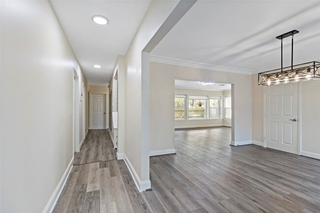 Building Photo - 2530 Wordsworth St