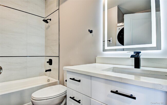 Building Photo - 292 Main St