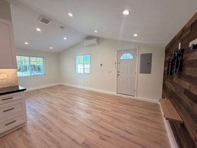 Building Photo - 7539 Royer Ave