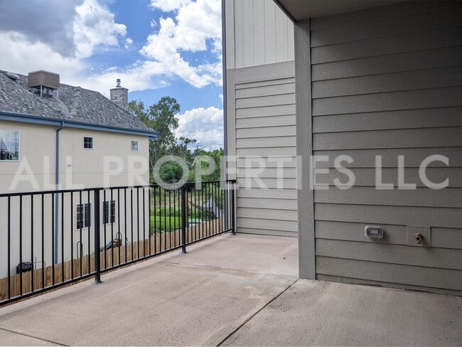 Building Photo - 8048 W 52nd Ln