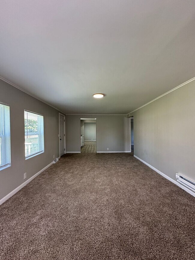 Building Photo - Backyard Nights & Front Porch Mornings — Cozy 3BR Brick Ranch in Fairlawn