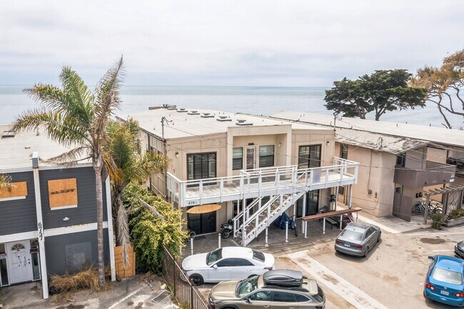 Building Photo - Ocean front on Del Playa Dr.