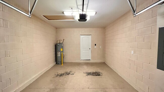 Building Photo - Charming 3 Bedroom, 2 Bathroom Home in Kissimmee!!