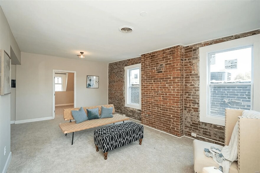 Building Photo - 1936 Arsenal St