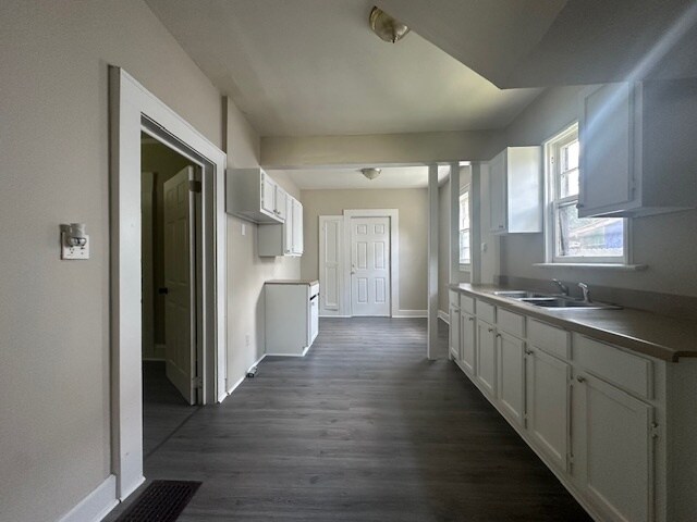 Building Photo - 510 W 25th St
