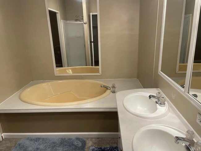 Building Photo - 732 Paradise Island Dr