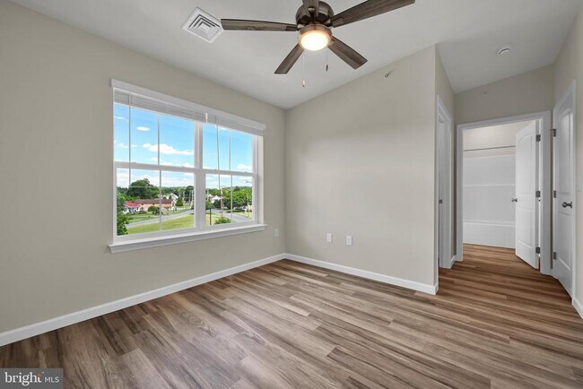 Building Photo - 1000 COLBY Ln