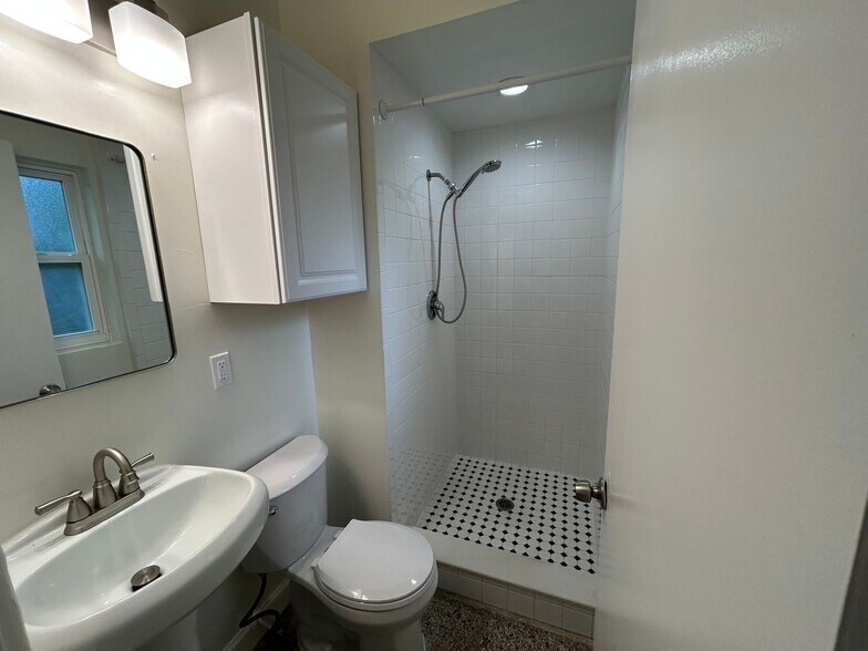 Building Photo - Nice 3 bedroom 2 bathroom House In Apopka