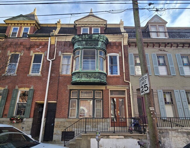 Primary Photo - 1114 Linden St