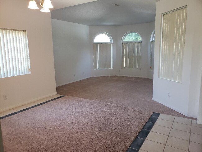 Building Photo - 68412 Descanso Cir