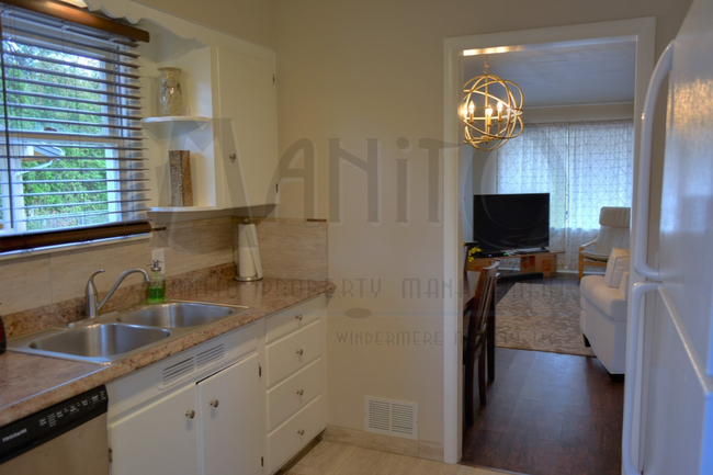Building Photo - *Pending* Surprisingly Spacious South Hill...