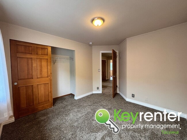 Building Photo - Spacious 5-Bedroom Home in Secluded Cul-De...
