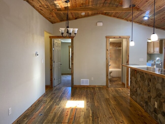Building Photo - Updated Old Town 3 Bed 2 Bath Home w/ fenced yard and 1 car garage