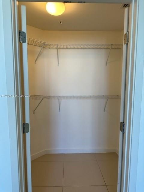 Building Photo - 999 SW 1st Ave