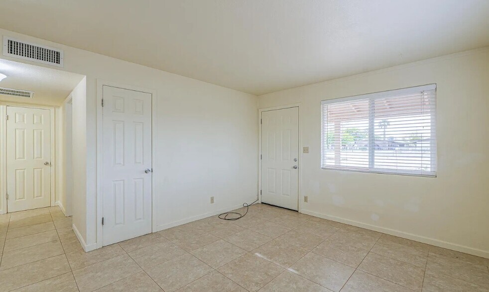 Building Photo - 302 N Morrison Ave