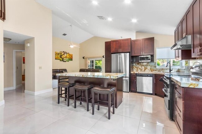 Building Photo - 9210 Oak Grove Cir