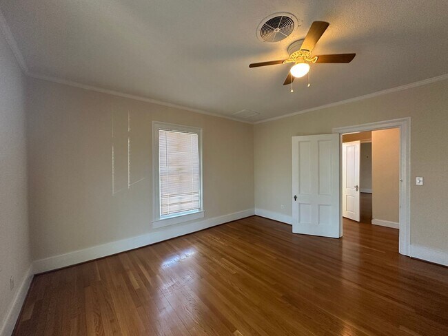 Building Photo - 319 W 2nd St