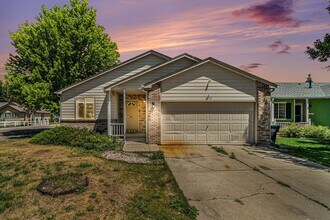 Building Photo - Recently Updated 3Bd 2bath Ranch
