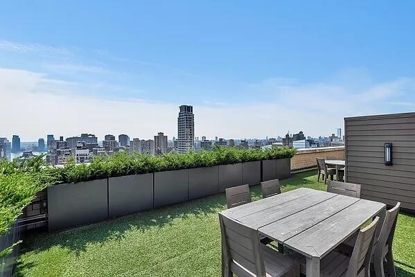 Building Photo - 407 Park Ave S