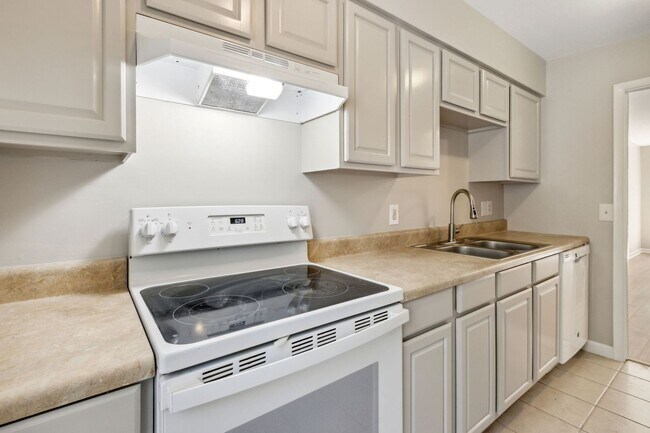 Building Photo - Mariners Walk - Easy walk to the beach