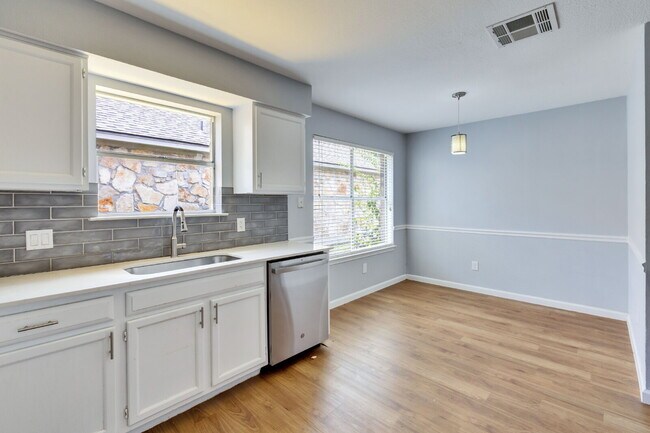 Building Photo - "Charming 3-Bedroom Cedar Park Home with 2...