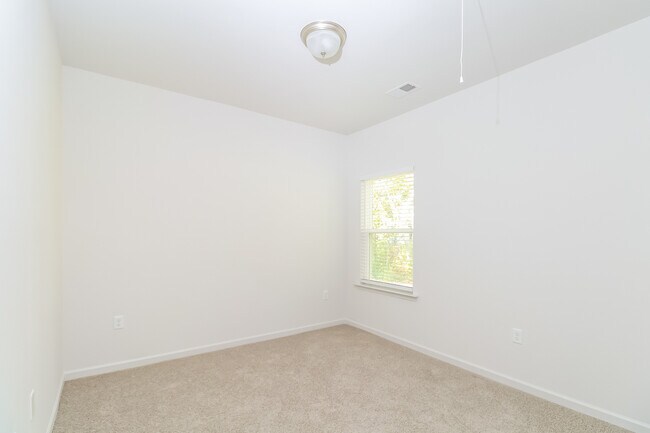 Building Photo - 215 Claudette Dr