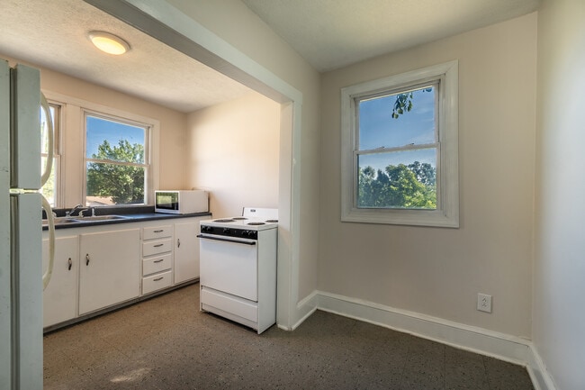 Building Photo - 610.5 Russell St