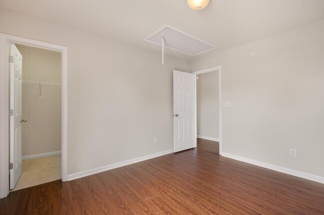 Building Photo - 5020 Babbling Brook Dr