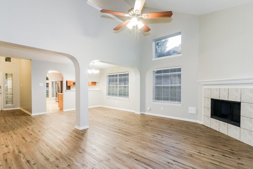 Building Photo - 22835 W Waterlake