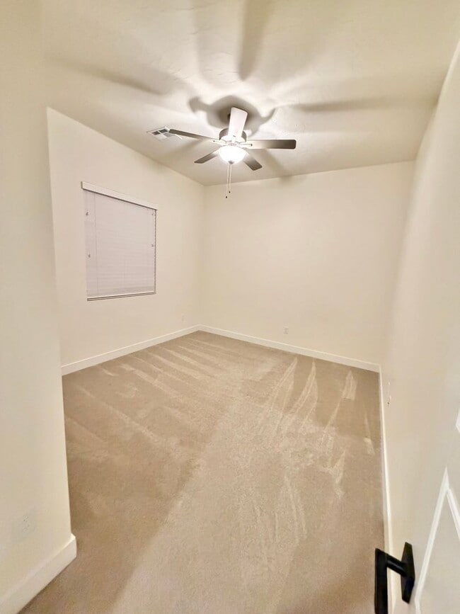 Building Photo - Beautiful 3 Bed Home!