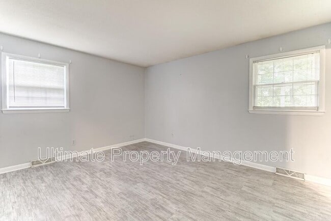 Building Photo - 5025 Pine Needles Dr