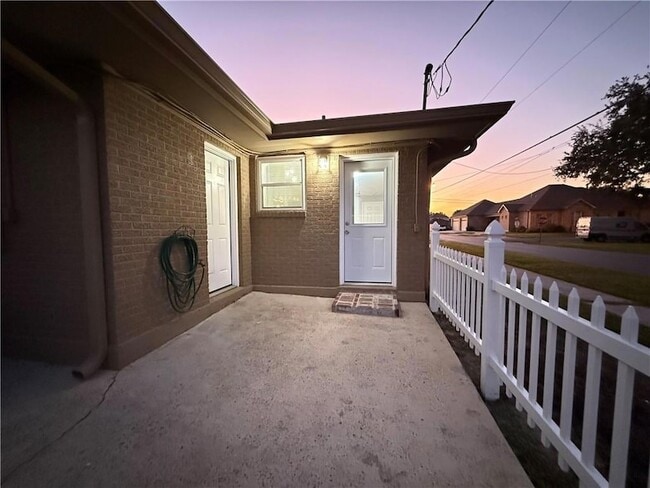 Building Photo - 1385 Cherokee Ave