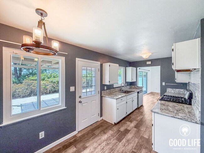 Building Photo - 8051 San Carlos Dr