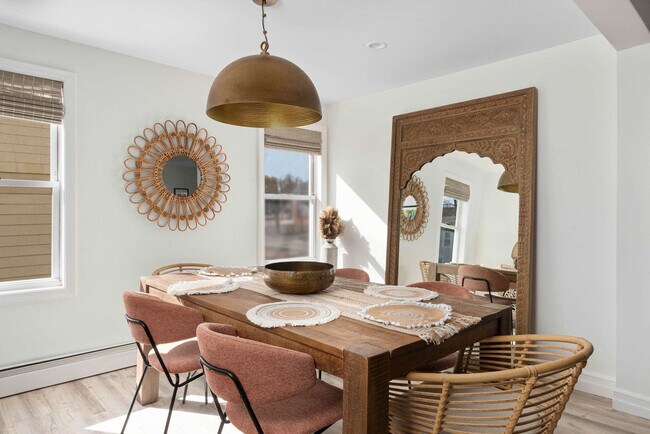 Building Photo - 136 Main St