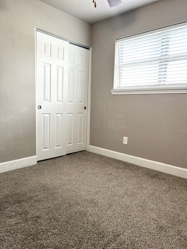 Building Photo - Cozy Home located in the heart of Burleson