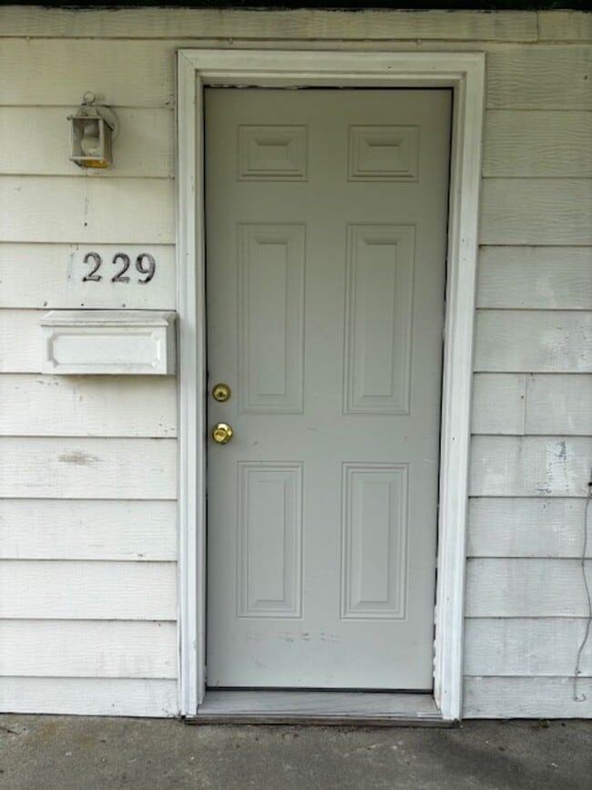 Building Photo - 1227-1229 Avenue