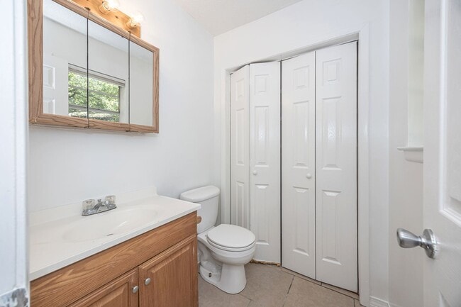 Building Photo - 3 Bedroom 1.5 Bath Home in Gautier!