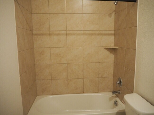 Building Photo - 2407 Klamath Dr