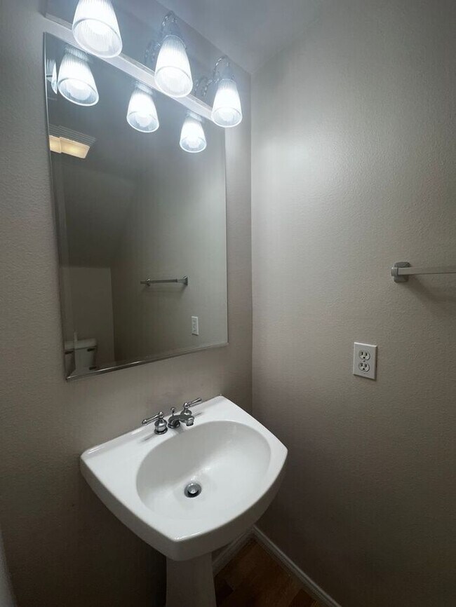 Building Photo - Nestled in a Quiet  Peaceful Valencia Community is ...
