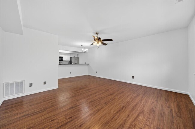 Building Photo - 276 Temple Hill Rd