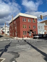 Building Photo - 218 W Market St