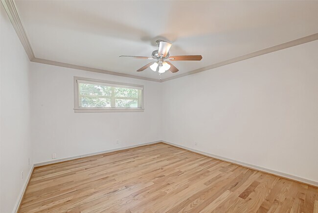 Building Photo - 5611 Briarbend Dr