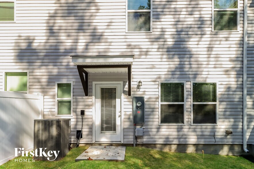 Building Photo - 2092 Cypress Village Dr NW