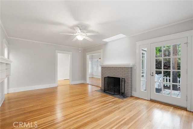Building Photo - 145 W 7th St