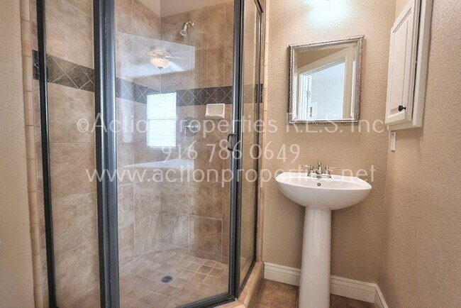 Building Photo - Granite Bay Beauty - 5 Bed, 3.5 Bath Home - Large Pool - Two Story - Lawn & Pool Service Included!